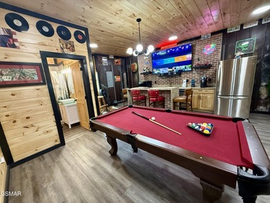 Newly completed in 2026, this stunning contemporary cabin offers - photo 46