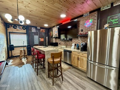Newly completed in 2026, this stunning contemporary cabin offers - photo 47