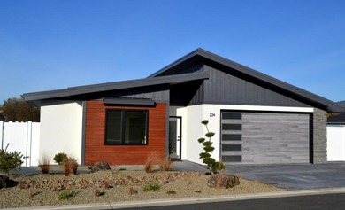 Lake Home For Sale in Grants Pass, Oregon