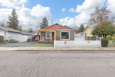 Lake Home For Sale in Grants Pass, Oregon