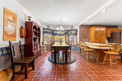 Unique Low Country custom-built home in The Glade, a welcoming - photo 7