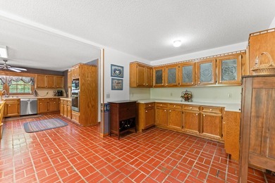 Unique Low Country custom-built home in The Glade, a welcoming - photo 8