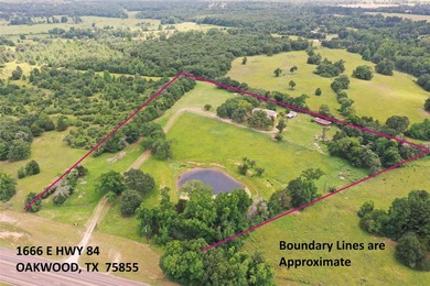 Welcome to this expansive 11-acre countryside retreat, perfect - photo 2
