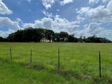 Welcome to this expansive 11-acre countryside retreat, perfect - photo 3