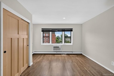 Bright and Spacious one bedroom co-op in the heart of Freeport - photo 4
