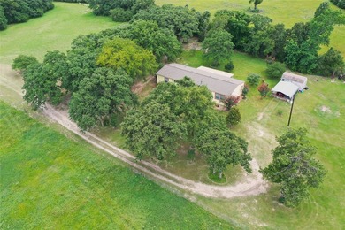Welcome to this expansive 11-acre countryside retreat, perfect - photo 4