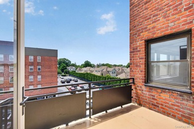 Bright and Spacious one bedroom co-op in the heart of Freeport - photo 5