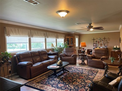 Welcome to this expansive 11-acre countryside retreat, perfect - photo 7