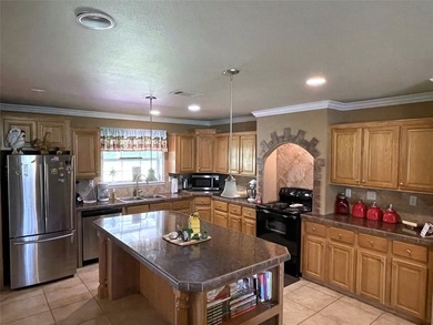 Welcome to this expansive 11-acre countryside retreat, perfect - photo 10