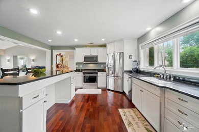 Wake up to see the sunrise over Lake Erie! Unique lakefront home - photo 11