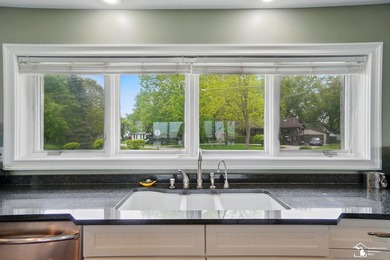 Wake up to see the sunrise over Lake Erie! Unique lakefront home - photo 12