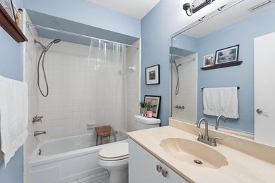 Welcome to this charming 2-bedroom, 2-bath single-family home - photo 13