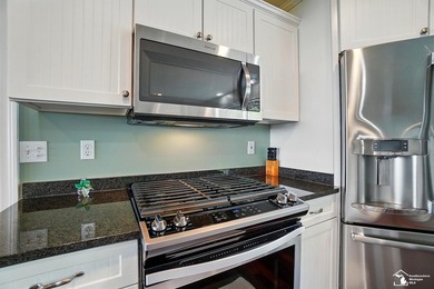 Wake up to see the sunrise over Lake Erie! Unique lakefront home - photo 14