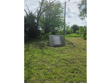4 bed, 2 bath home sitting on 3.5 acres with room to live, work - photo 4