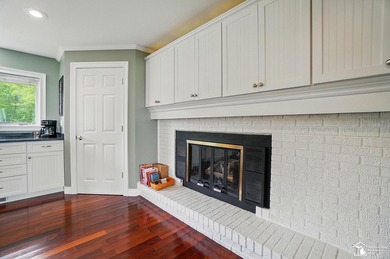 Wake up to see the sunrise over Lake Erie! Unique lakefront home - photo 15