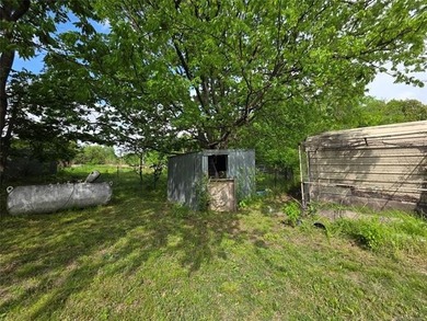 4 bed, 2 bath home sitting on 3.5 acres with room to live, work - photo 5