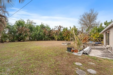Welcome to this charming 2-bedroom, 2-bath single-family home - photo 16
