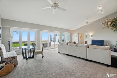 Wake up to see the sunrise over Lake Erie! Unique lakefront home - photo 19