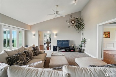 Wake up to see the sunrise over Lake Erie! Unique lakefront home - photo 21