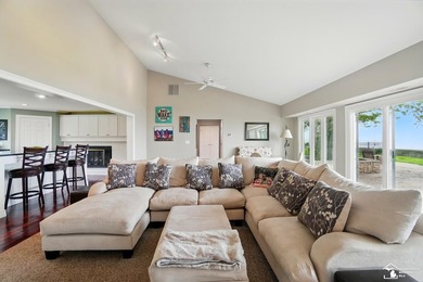Wake up to see the sunrise over Lake Erie! Unique lakefront home - photo 24