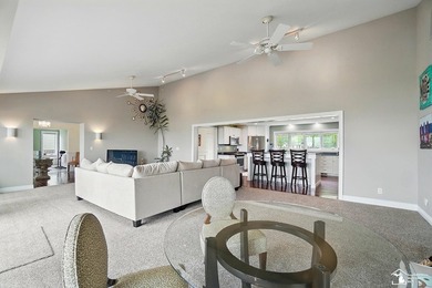 Wake up to see the sunrise over Lake Erie! Unique lakefront home - photo 25