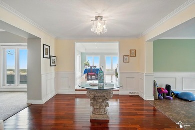 Wake up to see the sunrise over Lake Erie! Unique lakefront home - photo 26