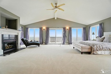 Wake up to see the sunrise over Lake Erie! Unique lakefront home - photo 34