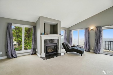 Wake up to see the sunrise over Lake Erie! Unique lakefront home - photo 37