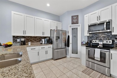 Welcome to the highly sought-after gated community of Villas at - photo 4