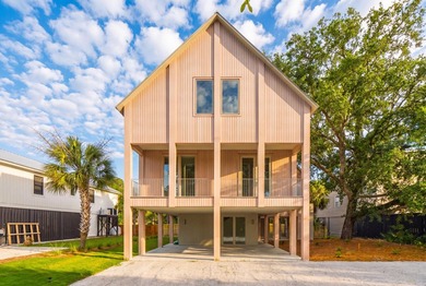 Set just blocks from the beach on one of Edisto Beach's quietest - photo 4