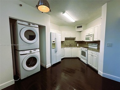 STUNNING MIAMI BEACH 2 BEDROOM, 2 BATHROOMS CONDO FACING THE