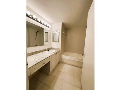 STUNNING MIAMI BEACH 2 BEDROOM, 2 BATHROOMS CONDO FACING THE