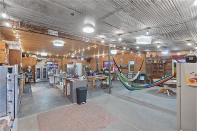 Country living at its finest! This beautifully updated 3-bedroom - photo 44