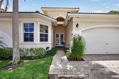A true resort home on a large, premium pie shaped lot, with high - photo 3