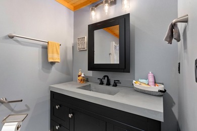This stunning 3-bedroom, 2-bathroom lakefront retreat is the - photo 6
