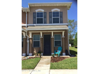 Lake Townhome/Townhouse For Sale in Jacksonville, Florida