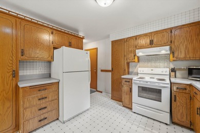 Beautiful lannon stone greets you as you approach this 3 bedroom - photo 14