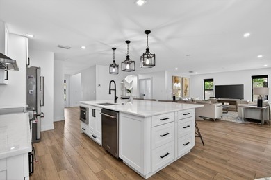 Welcome to this exceptional luxury pool estate in one of - photo 14