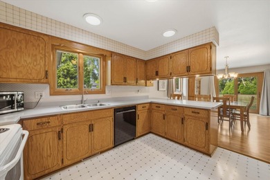 Beautiful lannon stone greets you as you approach this 3 bedroom - photo 15