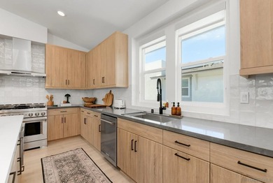 This stunning Dorsey Plan 3 showcases single-level *penthouse* - photo 10