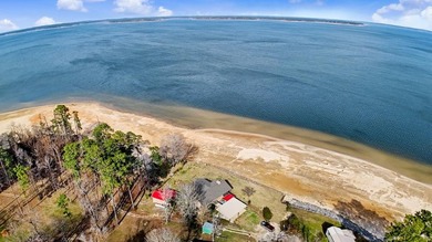 Waterfront retreat in the desirable Westwood subdivision on Lake - photo 1