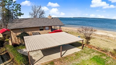Waterfront retreat in the desirable Westwood subdivision on Lake - photo 3