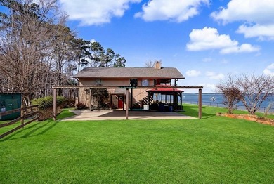 Waterfront retreat in the desirable Westwood subdivision on Lake - photo 4