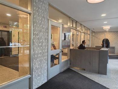 Great 2 bedroom, 1 bath coop apartment with great views of NYC - photo 3