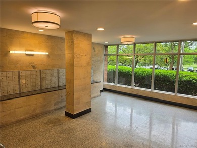 Great 2 bedroom, 1 bath coop apartment with great views of NYC - photo 5