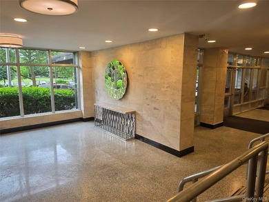 Great 2 bedroom, 1 bath coop apartment with great views of NYC - photo 6