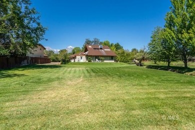 Welcome to 120 Desiderata in beautiful West Bishop. Situated on - photo 6