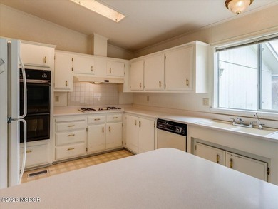 Located in one of Santa Maria's established 55+ communities - photo 11