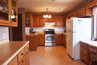 Enjoy lakeside living in this 3-bedroom, 2.5-bathroom brick home - photo 14