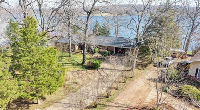 Enjoy lakeside living in this 3-bedroom, 2.5-bathroom brick home - photo 36
